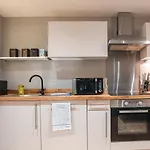 Penthouse - Sleeps 8 - Skyline View شقة ليدز