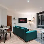 Penthouse - Sleeps 8 - Skyline View شقة ليدز