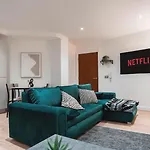 Penthouse - Sleeps 8 - Skyline View شقة