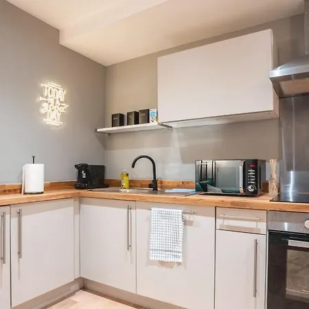 Penthouse - Sleeps 8 - Skyline View * ليدز