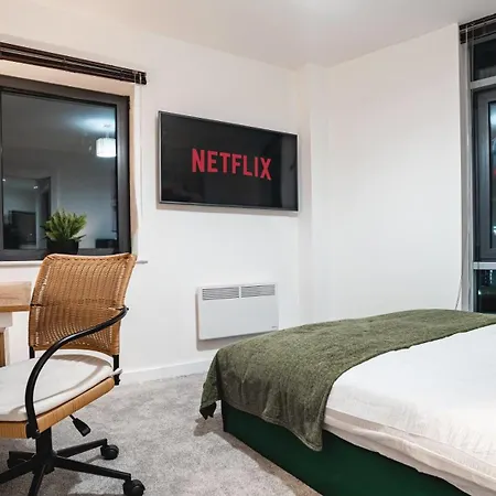 Apartment Penthouse - Sleeps 8 - Skyline View Leeds (West Yorkshire)