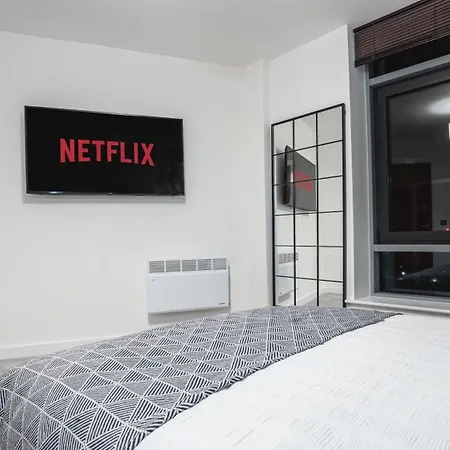 Penthouse - Sleeps 8 - Skyline View *