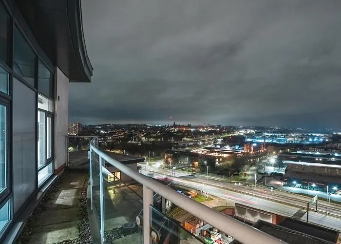 Penthouse - Sleeps 8 - Skyline View *