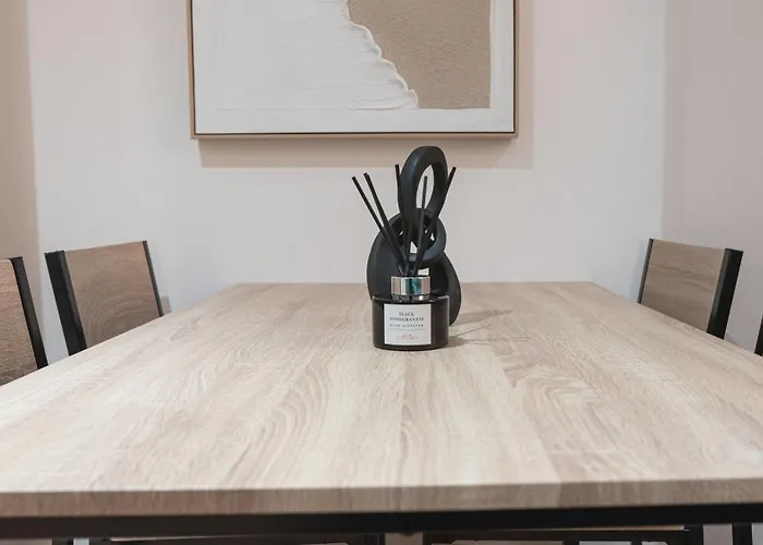 Penthouse - Sleeps 8 - Skyline View *