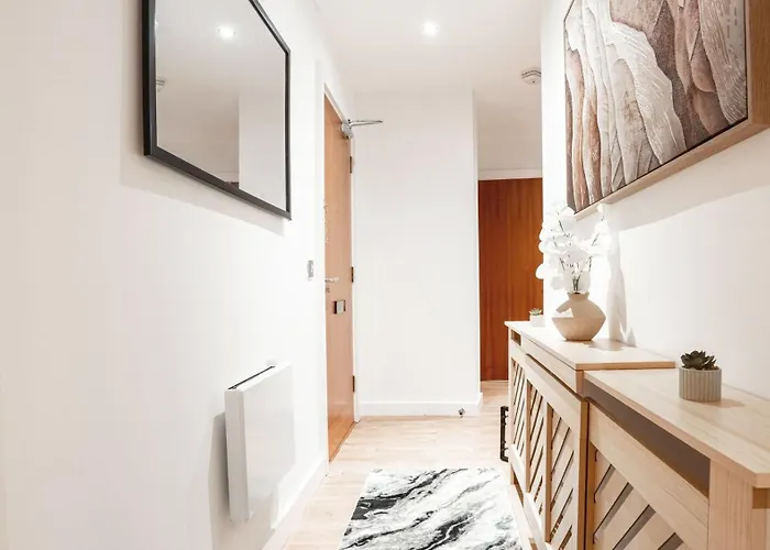 Penthouse - Sleeps 8 - Skyline View *