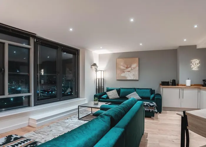 Penthouse - Sleeps 8 - Skyline View