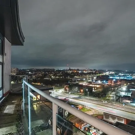 Penthouse - Sleeps 8 - Skyline View *