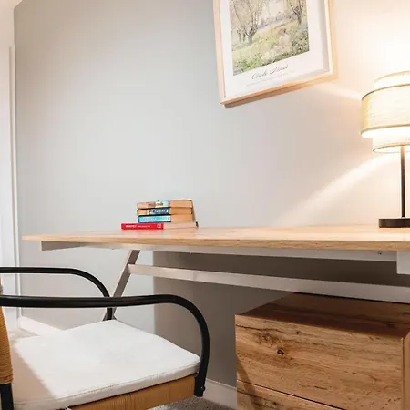 Penthouse - Sleeps 8 - Skyline View *