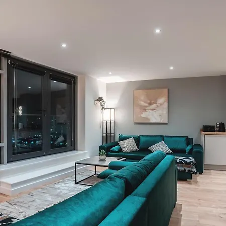 Penthouse - Sleeps 8 - Skyline View