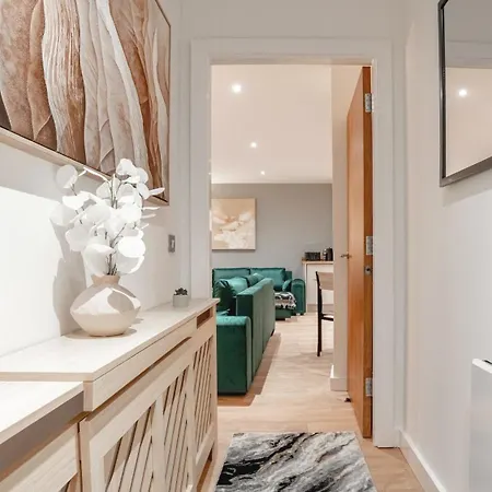 Penthouse - Sleeps 8 - Skyline View