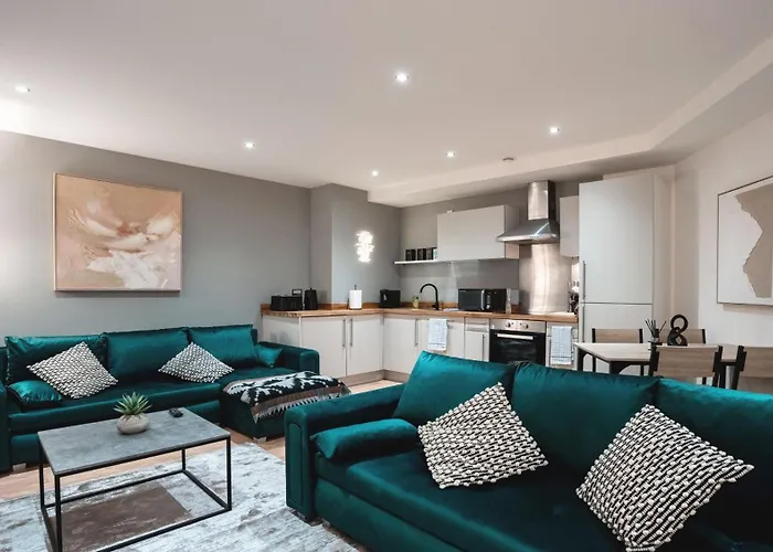 Penthouse - Sleeps 8 - Skyline View *