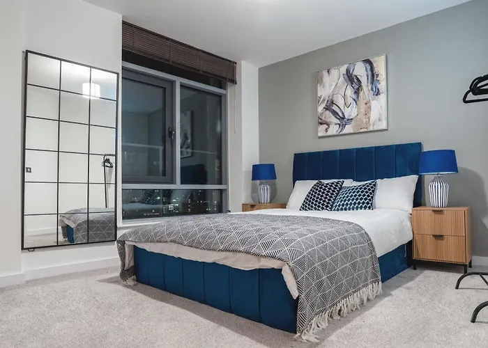 Apartment Penthouse - Sleeps 8 - Skyline View Leeds (West Yorkshire)