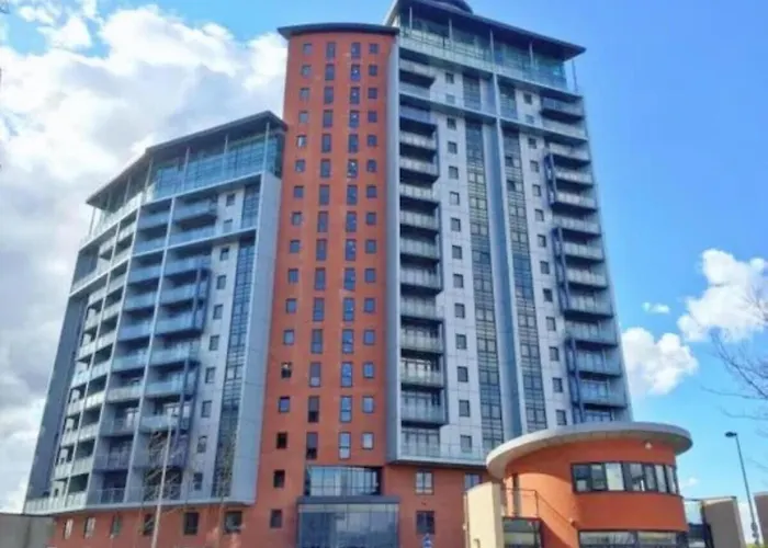 Penthouse - Sleeps 8 - Skyline View Leeds (West Yorkshire)