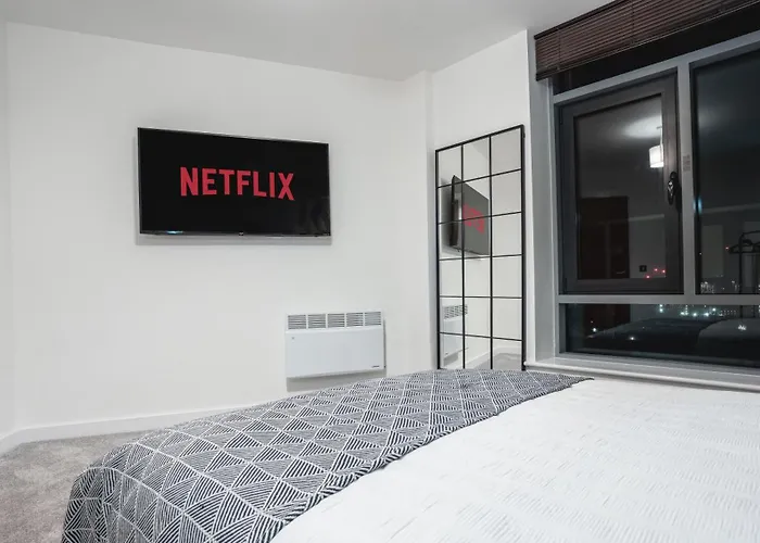 Penthouse - Sleeps 8 - Skyline View *