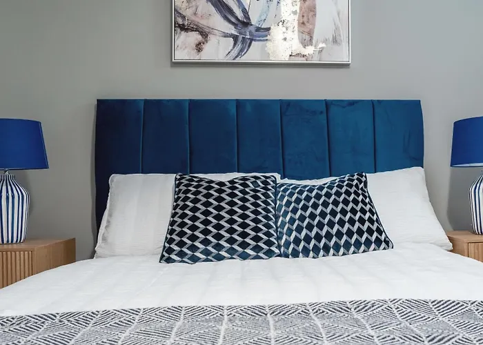 Penthouse - Sleeps 8 - Skyline View