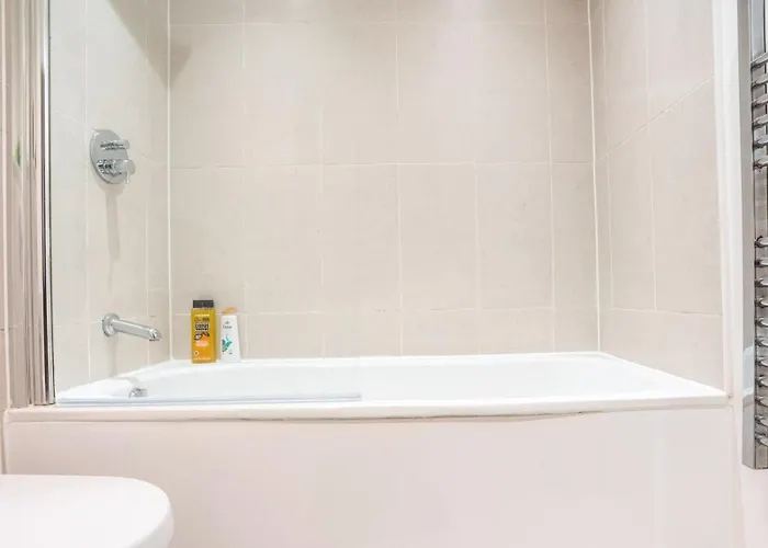 Penthouse - Sleeps 8 - Skyline View