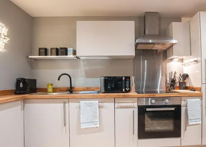 Penthouse - Sleeps 8 - Skyline View Apartment Leeds (West Yorkshire)