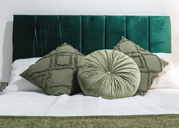 Penthouse - Sleeps 8 - Skyline View *