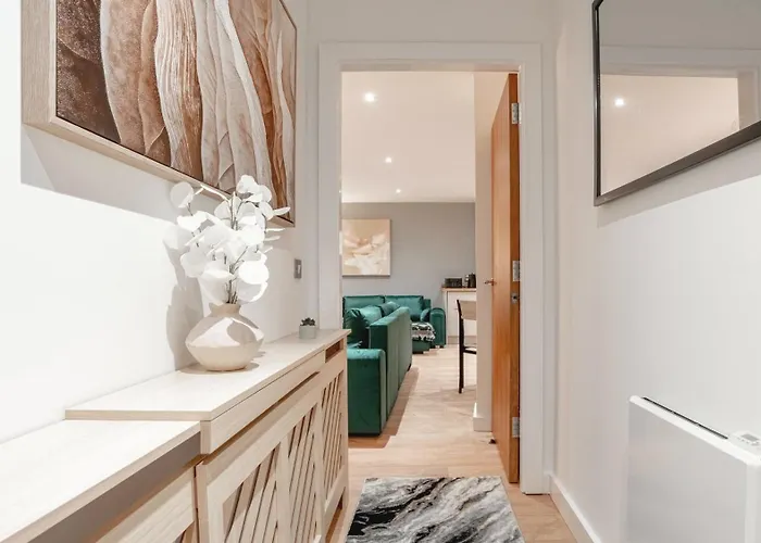 Penthouse - Sleeps 8 - Skyline View