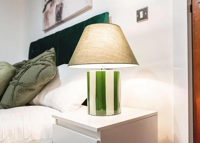 Penthouse - Sleeps 8 - Skyline View *